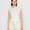 Anna Field T-Shirt Basic - Off-white 2 Anna Field T-Shirt Basic - Off-white -Anna Field 75a5df61e76d4c1391ef89c27a5e3fe5